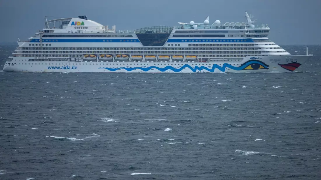 Das Kreuzfahrtschiff «Aidadiva» befindet sich derzeit auf Weltreise. (Archivbild)  - Bild: Jens Büttner/dpa