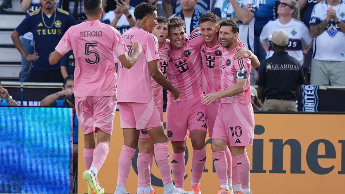Miami jubelt über das 1:0 - ein Eigentor von Vancouver-Profi Ocampo. - Bild: Rebecca Blackwell/AP/dpa