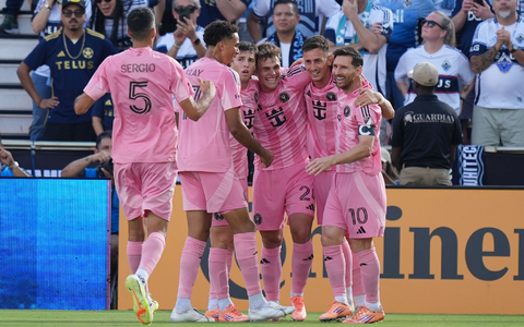 Miami jubelt über das 1:0 - ein Eigentor von Vancouver-Profi Ocampo. - Foto: Rebecca Blackwell/AP/dpa