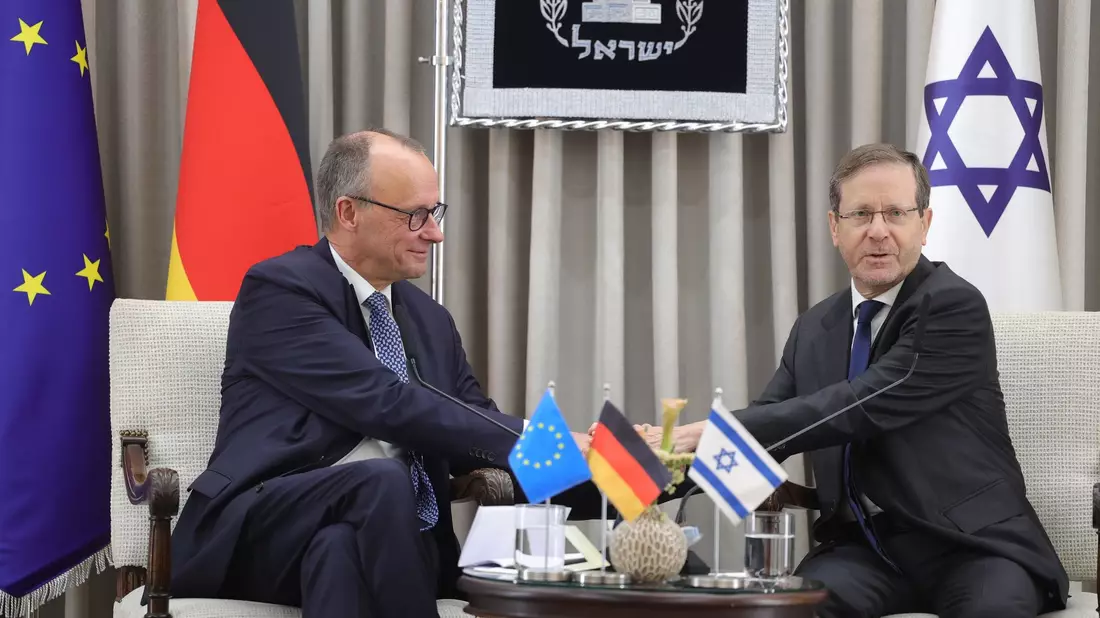Merz betont, Deutschland werde immer an der Seite Israels stehen. - Bild: ABIR SULTAN/Pool EPA/AP/dpa