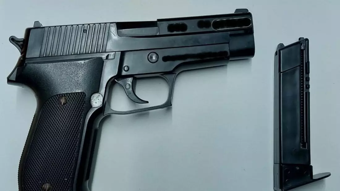 BPOL-HH: Meldung über Person mit Schusswaffe im S-Bahnhof Reeperbahn - Bild: presseportal.de