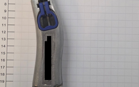 BPOL NRW: Bei Kontrollen an den Bahnhöfen beschlagnahmte die Bundespolizei mehrere Messer und einen Schlagstock. - Foto: presseportal.de