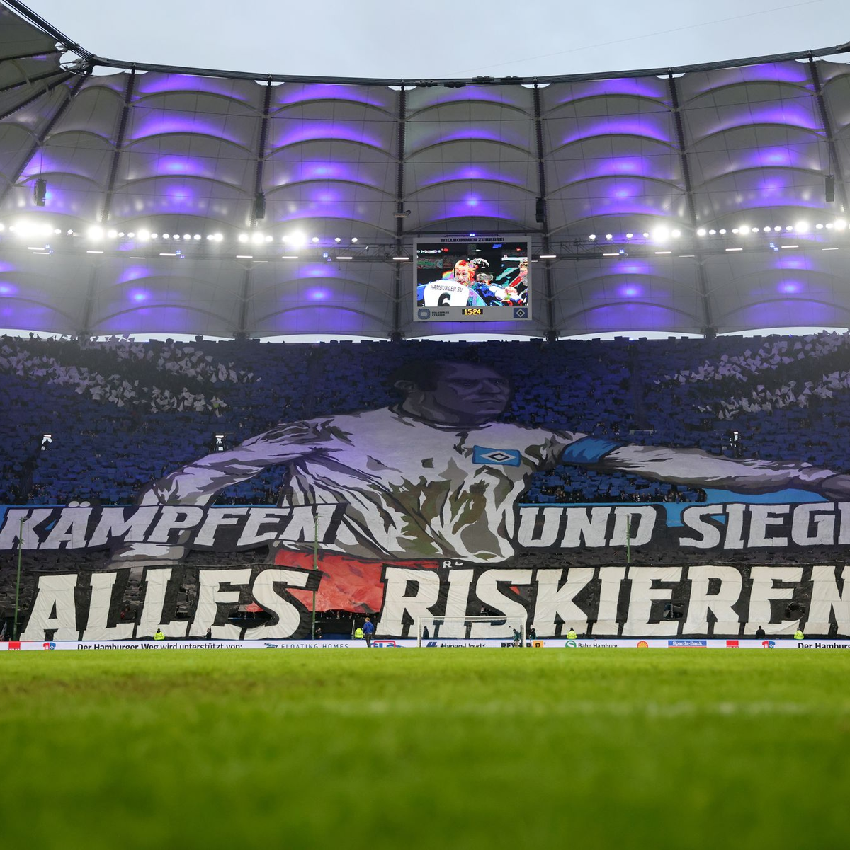 Polizei-Einsatz beim Nordderby zwischen dem Hamburger SV und Werder Bremen. - Foto: Christian Charisius/dpa