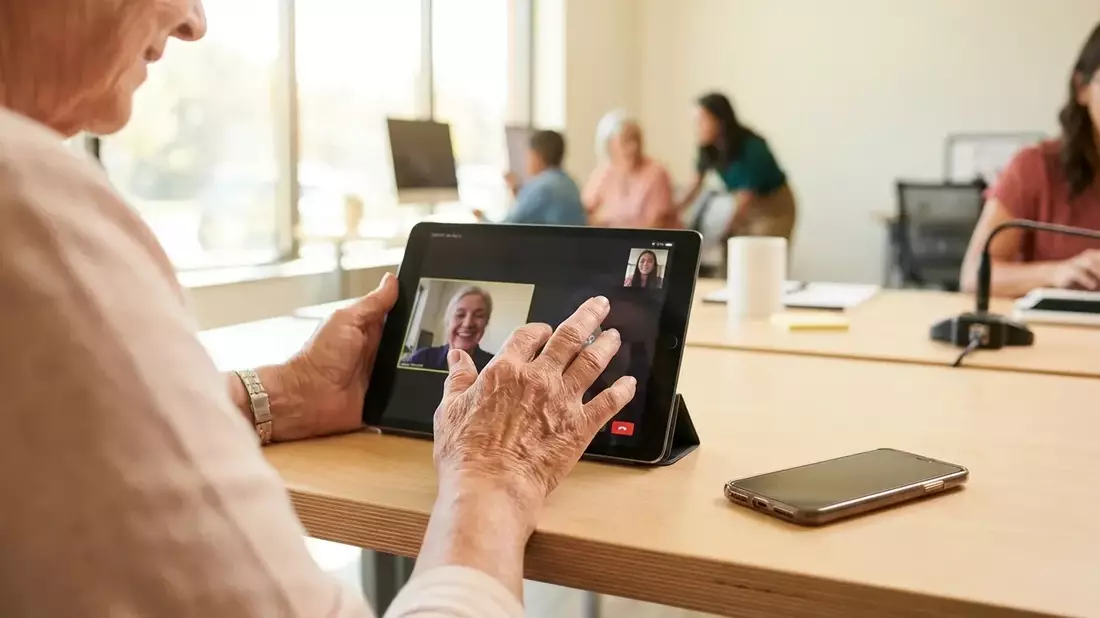 Digitale Seniorenförderung: Vertrauen statt nur Tablets - Bild: über boerse-global.de