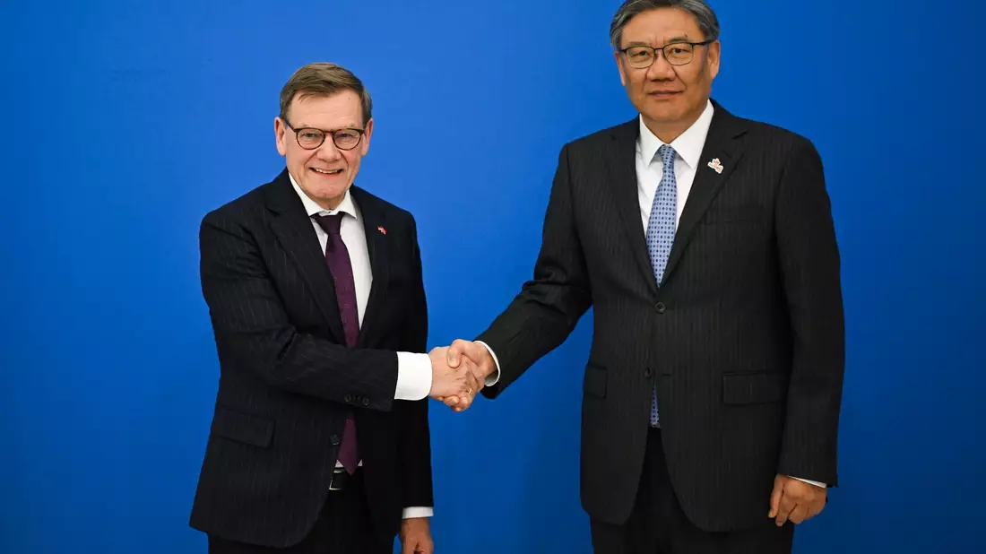 Außenminister Johann Wadephul (CDU) äußert sich zum Abschluss seines Besuchs in China auf eine Frage hin auch zu den Verhandlungen über eine Friedenslösung in der Ukraine. - Bild: Soeren Stache/dpa
