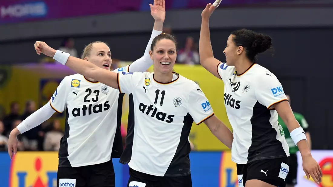 Xenia Smits (m) gehört zu den Führungsspielerinnen im DHB-Team. - Bild: Federico Gambarini/dpa