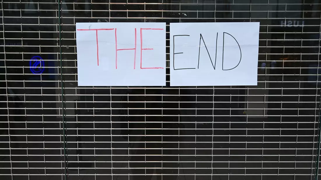 Kleinstunternehmen mit bis zu zehn Beschäftigten machen erneut den größten Anteil der Unternehmensinsolvenzen aus, es gab aber auch 140 Großinsolvenzen im laufenden Jahr. (Symbolbild) - Bild: Bernd Weißbrod/dpa