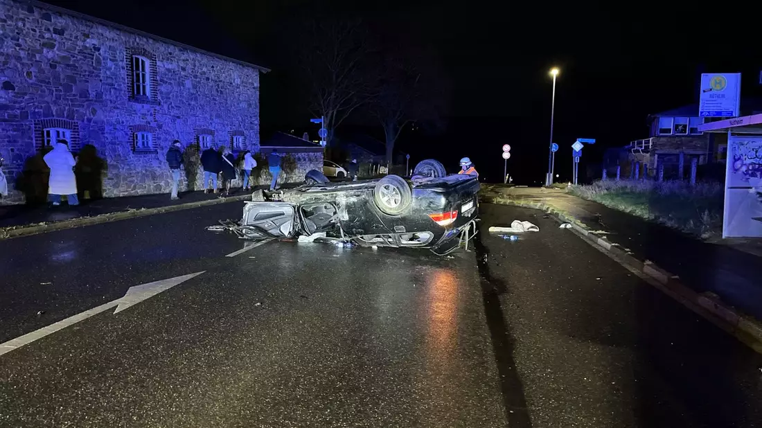 POL-AC: Zwei junge Männer bei Alleinunfall verletzt - Bild: presseportal.de
