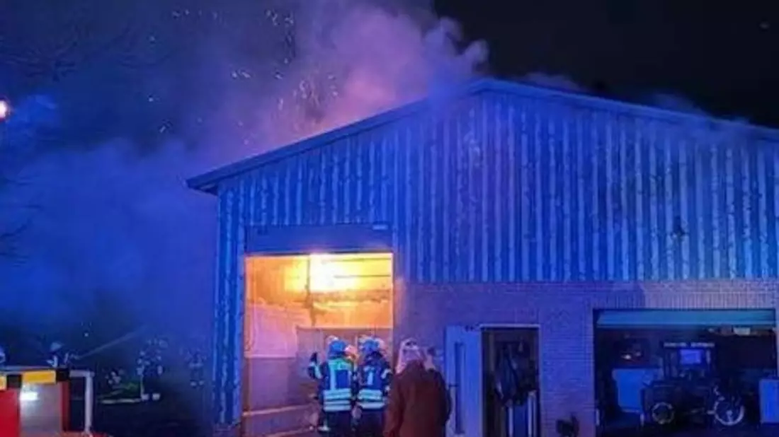 POL-ROW: Hoher Sachschaden bei Scheunenbrand in Oerel - Bild: presseportal.de