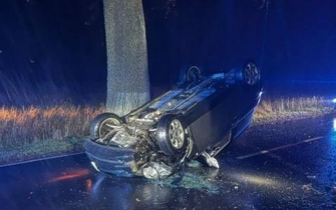 POL-HRO: PKW landet auf dem Dach - Fahrer leicht verletzt - Foto: presseportal.de