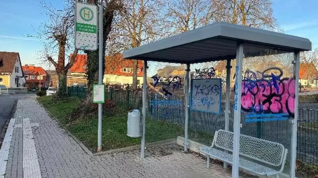 POL-GÖ: (400/2025) Erneute Graffiti-Schmierereien im Bereich der Grundschule Gieboldehausen - Polizei ermittelt und sucht Zeugen - Bild: presseportal.de