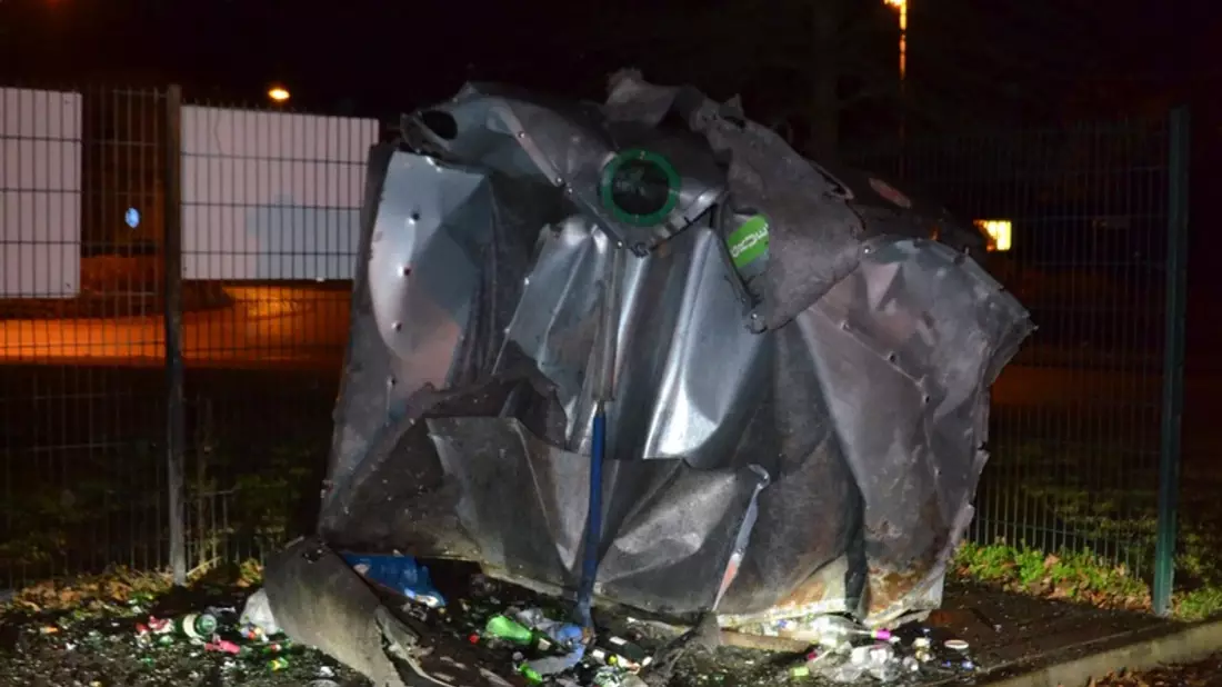 POL-HRO: Altglascontainer in Parchim gesprengt - Bild: presseportal.de