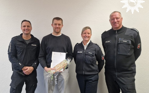 POL-NI: Hilfsbereiter Sportler gefunden - Polizei bedankt sich persönlich - Foto: presseportal.de