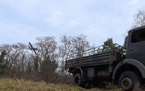 Aufklärungs- und Wirkungsverbund: / Bundeswehr testet erfolgreich Einsatz unbemannter Drohnen-Schwärme - Foto: presseportal.de