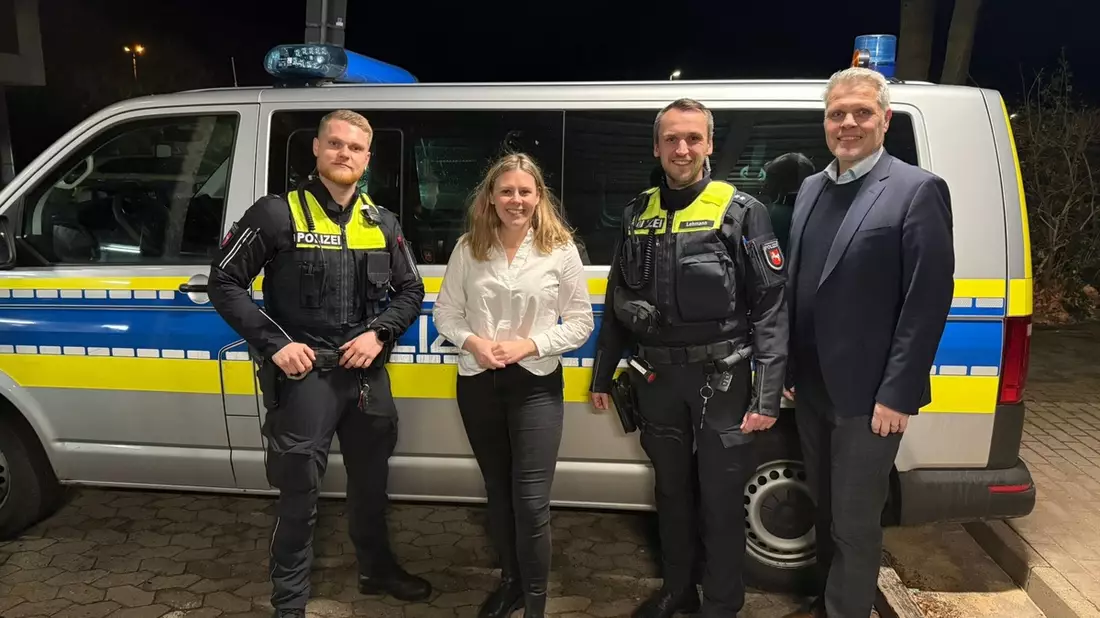 POL-HI: Bundestagsabgeordnete Daniela Rump (SPD) begleitet den Einsatz- und Streifendienst der Polizeiinspektion Hildesheim - Bild: presseportal.de