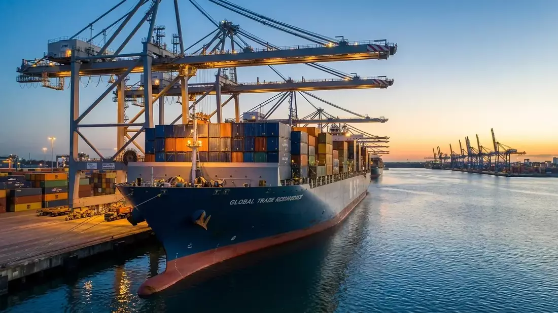 China: Exportwachstum im November überrascht Märkte - Bild: über boerse-global.de