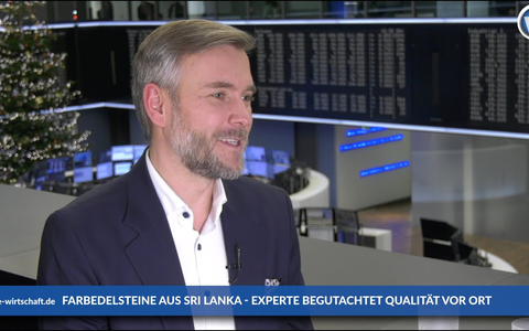 Chris Pampel (Deutsches Edelstein Kontor): âIch habe selbst einen Saphir in 12m Tiefe gefunden - Foto: inside-wirtschaft.de Chris Pampel (Deutsches Edelstein Kontor): âIch habe selbst einen Saphir in 12m Tiefe gefunden - Foto: inside-wirtschaft.de