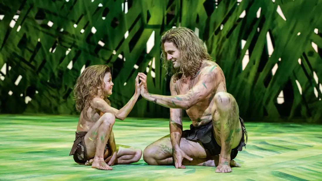 Am 19.12. stehen Vater und Sohn beim Musical «Tarzan» gemeinsam auf der Bühne. - Bild: Johan Persson/Stage Entertainment/dpa