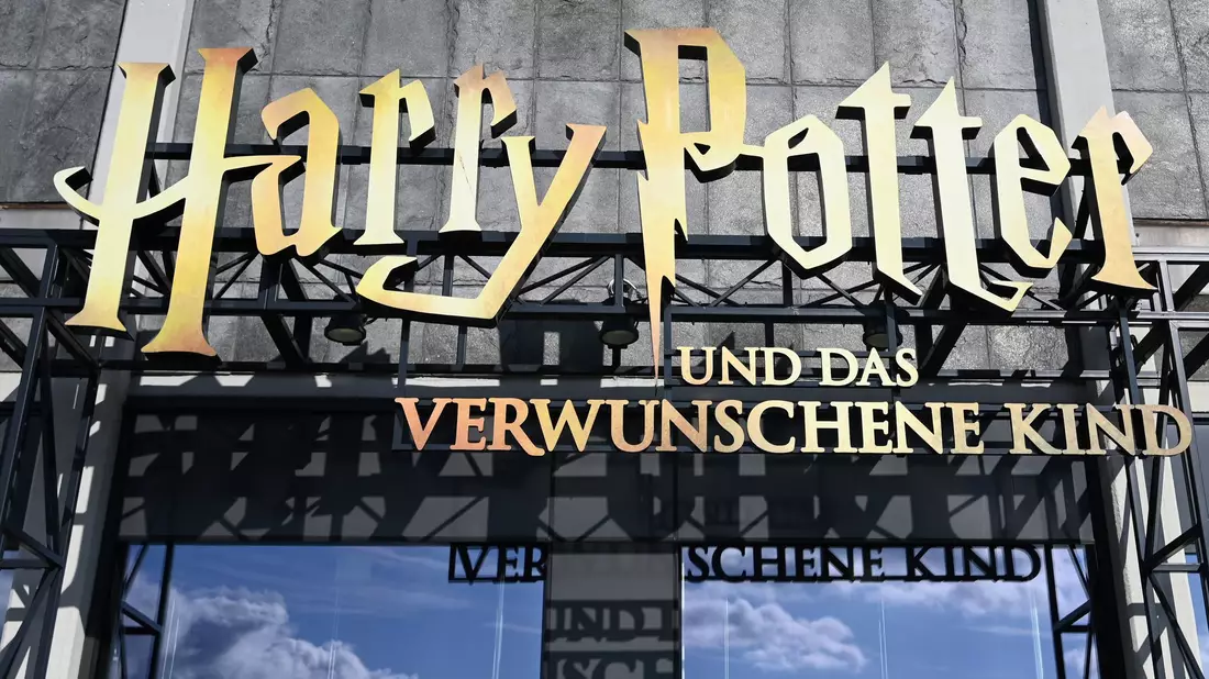 Für das Theaterstück wurde das Theater aufwendig umgestaltet. (Archivbild) - Bild: David Hammersen/dpa