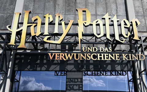 Für das Theaterstück wurde das Theater aufwendig umgestaltet. (Archivbild) - Foto: David Hammersen/dpa