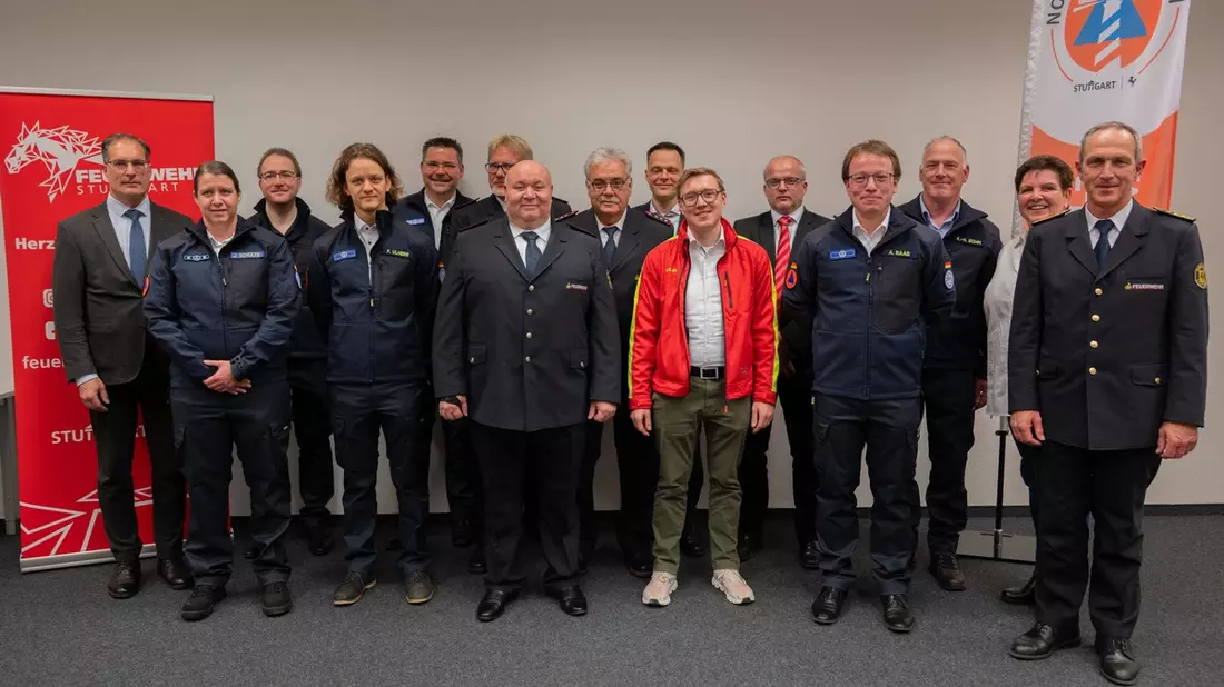 FW Stuttgart: Ehrung für den Einsatz beim Unwetter 2024 - Bevölkerungsschutz-Ehrenmedaille des Landes Baden-Württemberg verliehen - Bild: presseportal.de