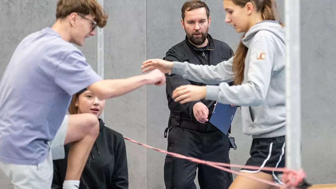 POL-RE: Recklinghausen: Polizei setzt Präventionsreihe Sport verbindet am Marie-Curie-Gymnasium fort - Bild: presseportal.de