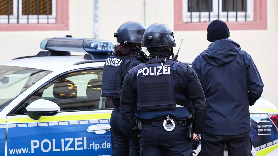 In einer Berufsschule in Osnabrück ist ein Amokalarm ausgelöst worden. (Symbolbild) - Bild: Hannes P Albert/dpa