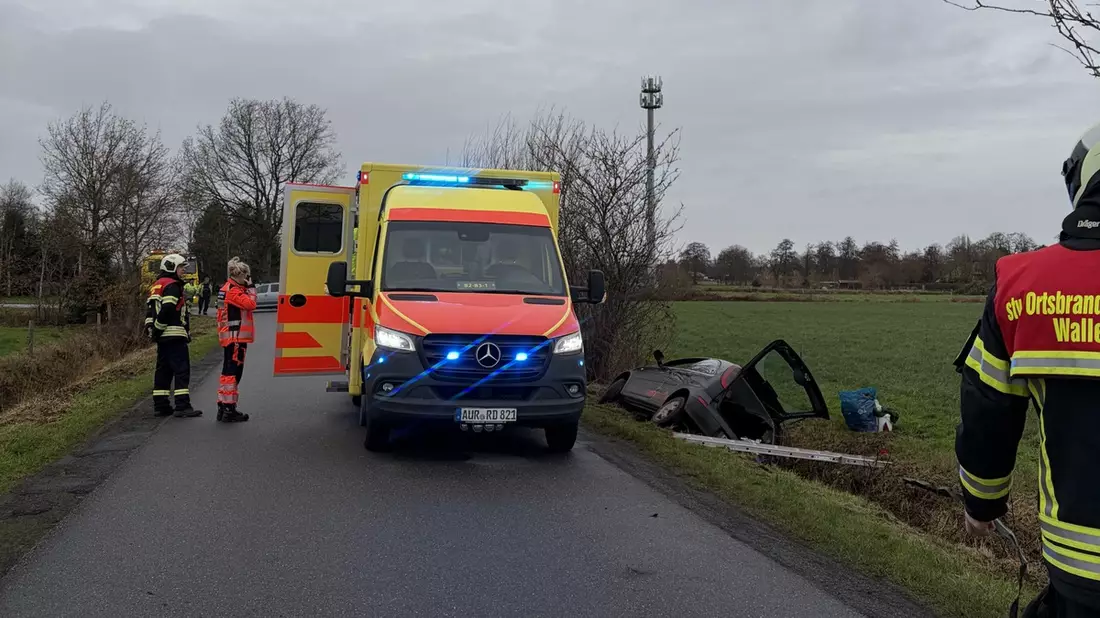 FW-AUR: Schonende Befreiung aus Unfallwagen - Bild: presseportal.de