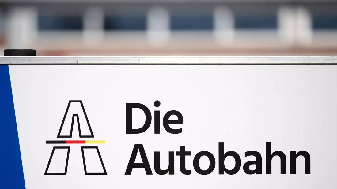 Verdacht auf Bestechlichkeit bei der Autobahn GmbH (Archivbild). - Bild: Hendrik Schmidt/dpa