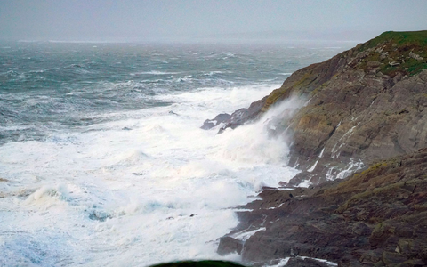 In Irland sorgen starke Sturmböen für Einschränkungen.  - Foto: Noel Sweeney/PA Wire/dpa