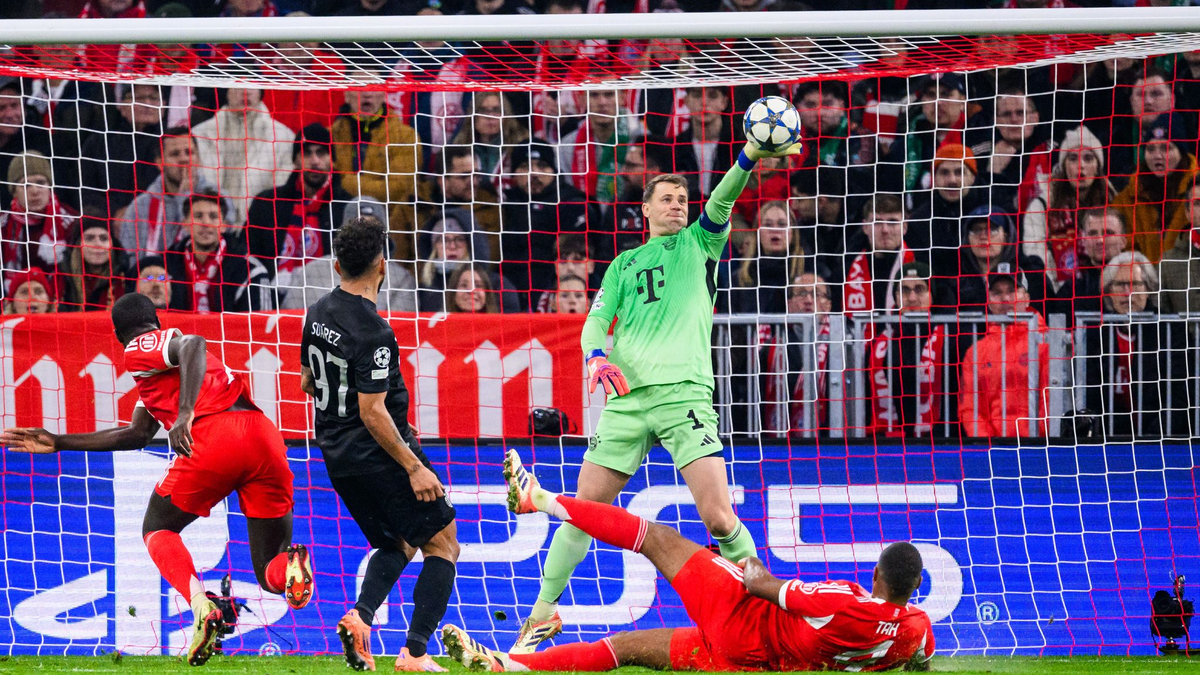 Nach der Pause zündeten die Bayern-Fans in der Südkurve massiv Pyrotechnik.  - Foto: Tom Weller/dpa