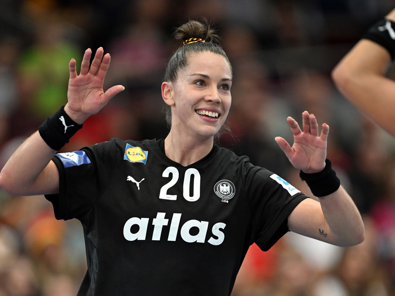 Emily Vogel war bis zum Frühjahr Kapitänin der deutschen Handballerinnen. - Foto: Federico Gambarini/dpa