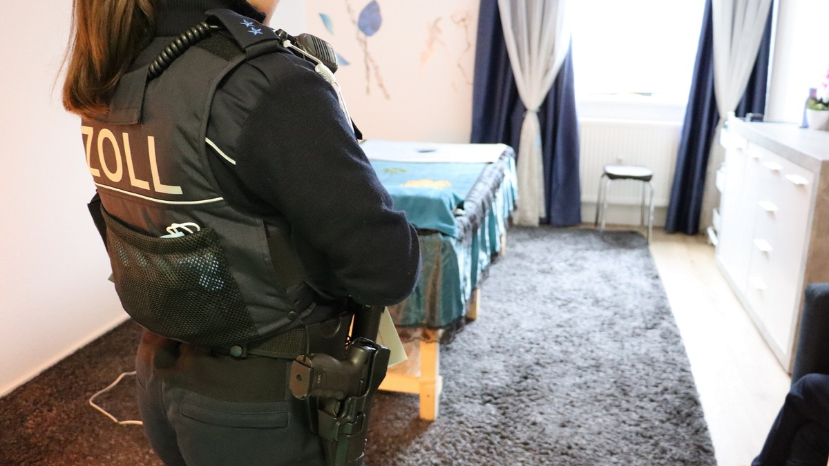 HZA-MS: Zoll prüft Massagesalon im Kreis Borken / Unerlaubte Beschäftigung von Ausländerinnen, Schwarzarbeit, illegale Prostitution - in einem Massagesalon im Kreis Borken gab es viel zu beanstanden - Foto: presseportal.de