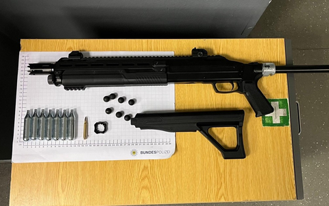 BPOL NRW: Verdächtiger Gegenstand im Zug: Bundespolizei beschlagnahmt Langwaffe - Foto: presseportal.de