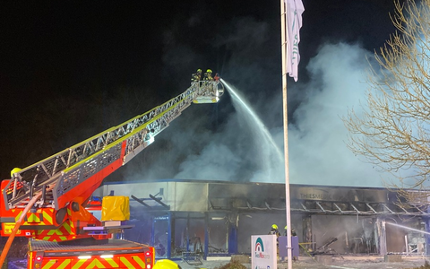 FW-PI: Pinneberg: Abschlussmeldung: Großfeuer in Sanitätshaus nach 7 Stunden gelöscht - Foto: presseportal.de