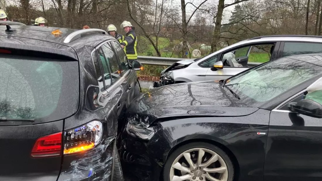POL-STD: Verkehrsunfall auf Bundesstraße 73 in Buxtehude sorgt für Verkehrsprobleme - Bild: presseportal.de