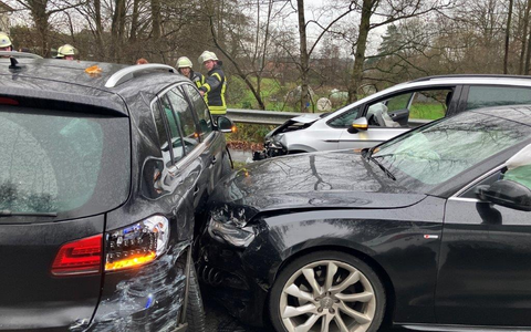 POL-STD: Verkehrsunfall auf Bundesstraße 73 in Buxtehude sorgt für Verkehrsprobleme - Foto: presseportal.de
