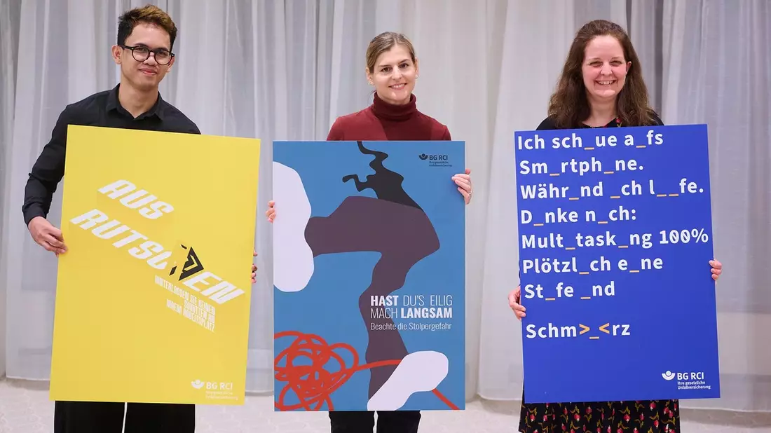 Hast du's eilig, mach langsam / BG RCI zeichnet Plakate zu Unfällen durch Stolpern, Rutschen und Stürzen aus - Bild: presseportal.de