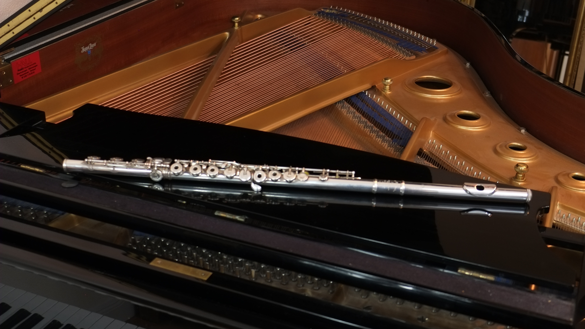 Red, Threads, Big, Money, Why, Chiharu, Shiota’s, Web, Installations, Have - Foto: THN