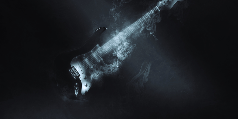 Kunstvolle Inszenierung: Eine E-Gitarre schwebt scheinbar im wabernden Rauch und wird so zum mystischen Blickfang im Dunkel. - Foto: THN