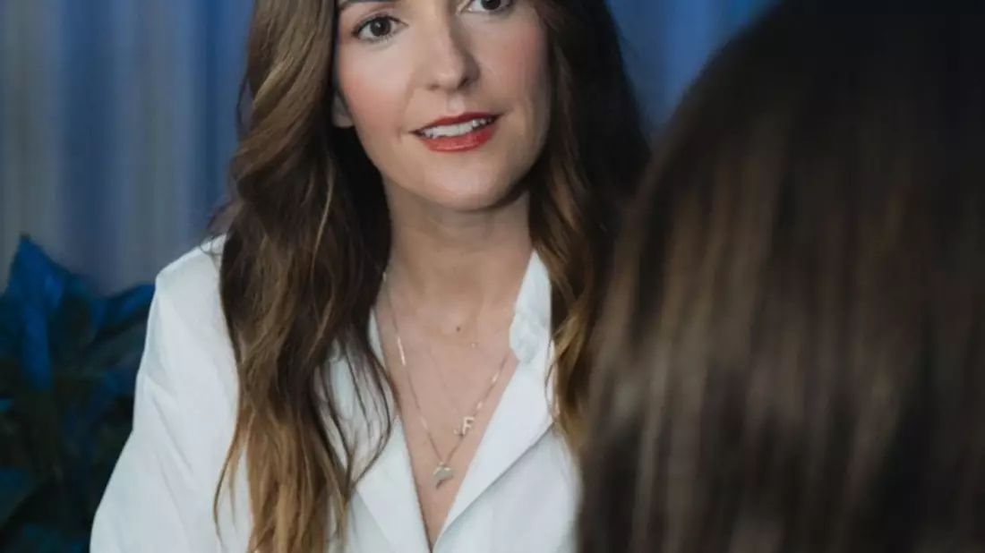 Gleichberechtigt statt zerrissen: Wie Care-Arbeit und Karriere wirklich vereinbar sind / Dritte Folge des Aptacare Deeptalk mit Johanna Klum - Bild: presseportal.de