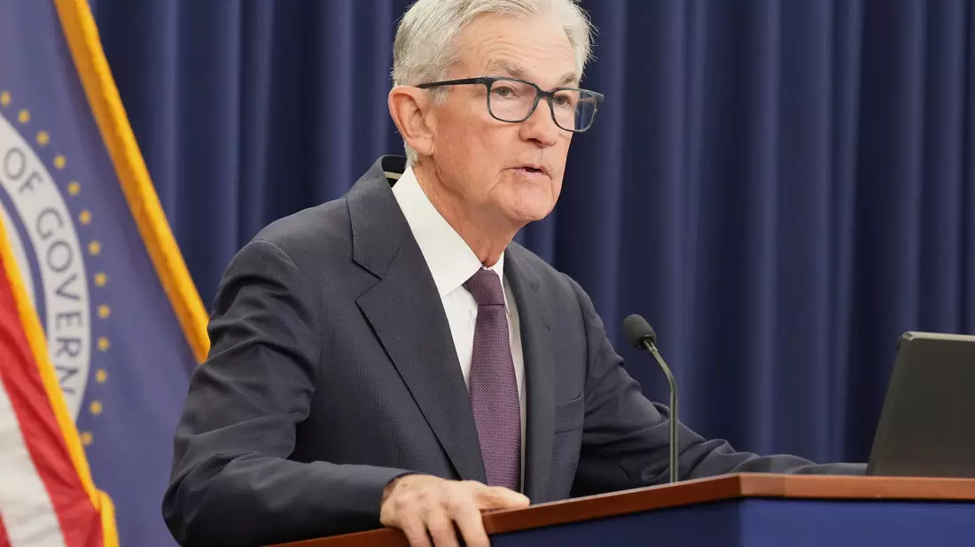 Die US-Notenbank Federal Reserve um den Vorsitzenden Jerome Powell hat erneut den Leitzins gesenkt. (Archivbild) - Bild: Jacquelyn Martin/AP/dpa