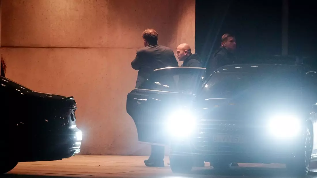 Der Ort des Spitzentreffen von Union und SPD: das Kanzleramt am frühen Abend. - Bild: Kay Nietfeld/dpa