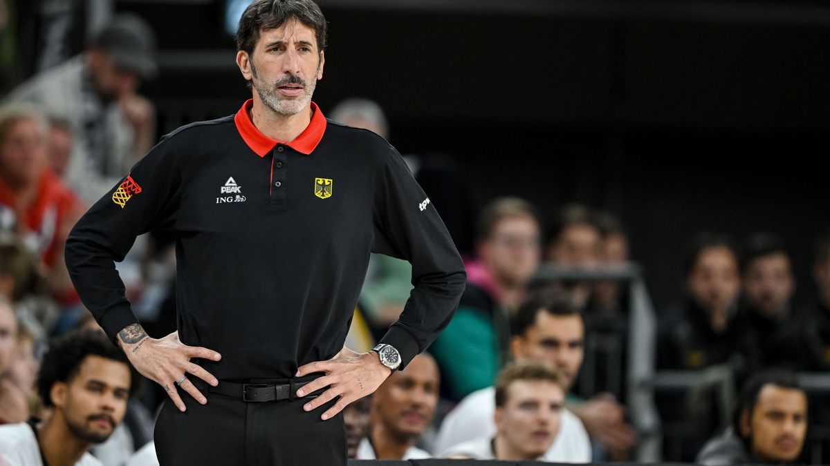 Basketball-Bundestrainer Alex Mumbrú spricht über seine schwere Zeit bei der EM. (Archivfoto) - Foto: Harry Langer/dpa