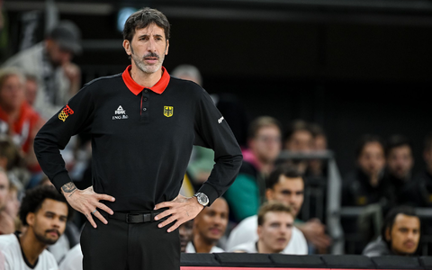 Basketball-Bundestrainer Alex Mumbrú spricht über seine schwere Zeit bei der EM. (Archivfoto) - Foto: Harry Langer/dpa