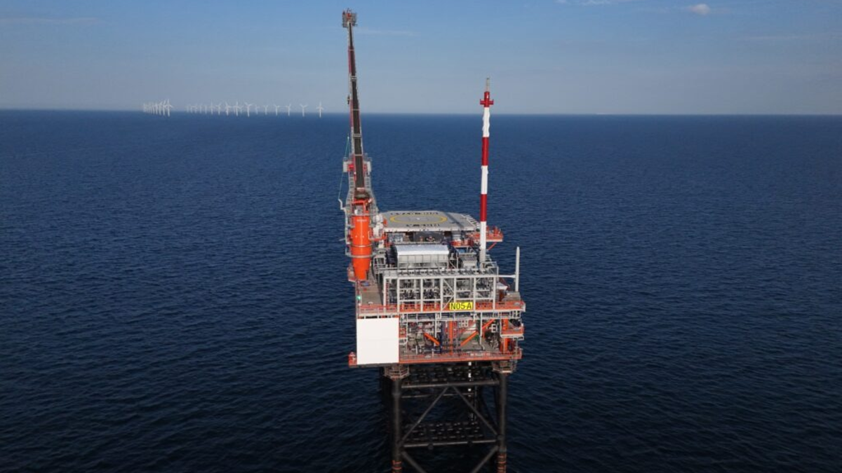 N05-A wird als erste Gasplattform in der Nordsee mit Offshore-Windenergie betrieben - Foto: presseportal.de