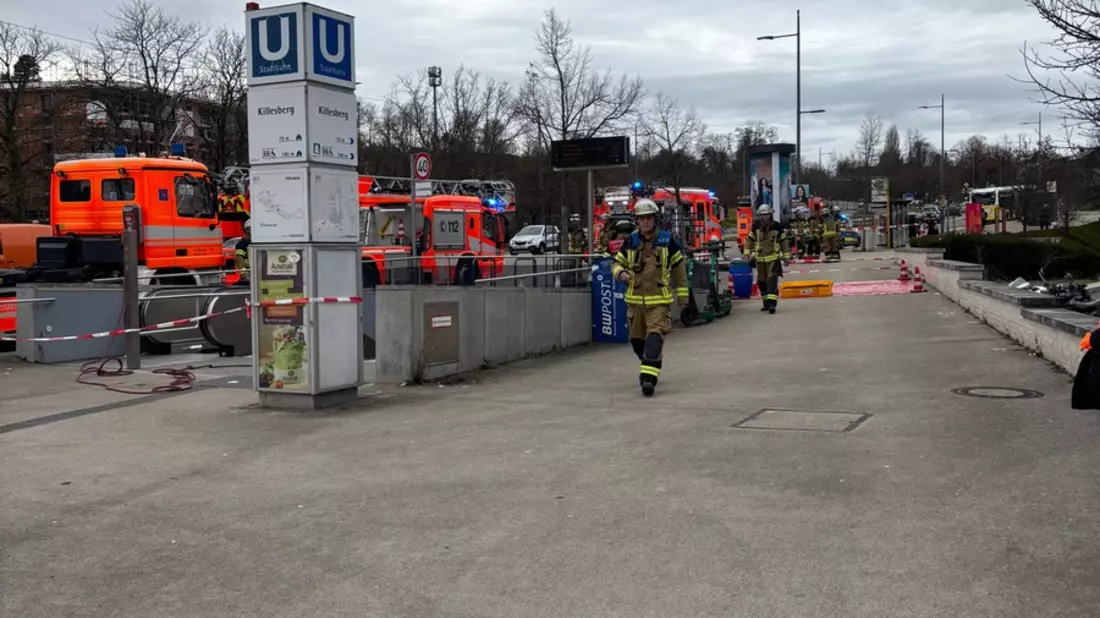FW Stuttgart: Säure-Graffiti an der Stadtbahnhaltestelle Killesberg führen zu Feuerwehreinsatz - Bild: presseportal.de