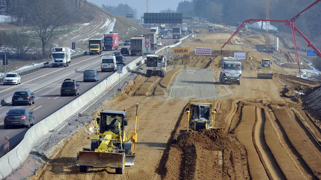 Verkehrsprojekte sollen schneller umgesetzt werden. (Archivbild) - Bild: Stefan Puchner/dpa