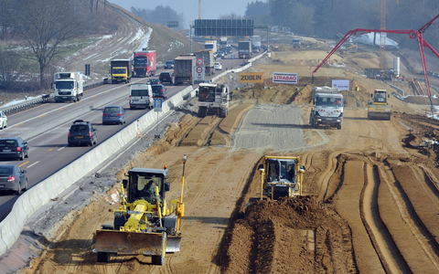 Verkehrsprojekte sollen schneller umgesetzt werden. (Archivbild) - Foto: Stefan Puchner/dpa