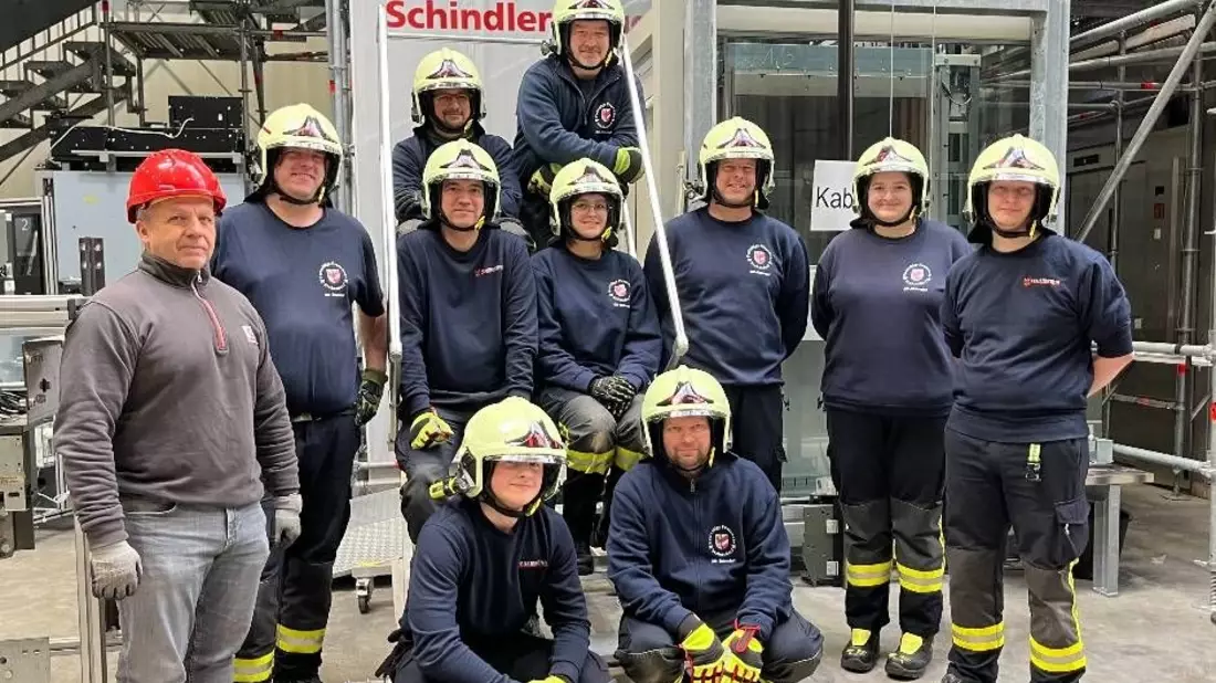 Gemeinsam für Sicherheit: Schindler Deutschland schult Freiwillige Feuerwehren im Umgang mit Aufzügen - Bild: presseportal.de